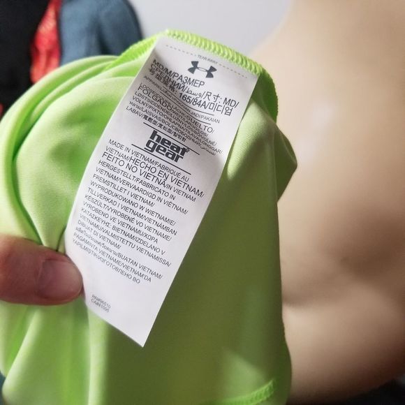 Under Armor NWT T-Shirt workout Medium M Loose Tee Yellow Green Neon - Picture 13 of 14